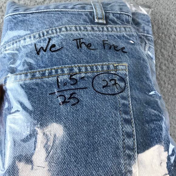 We The Free Women's High Rise  Distressed jean size 27 - Picture 10 of 10